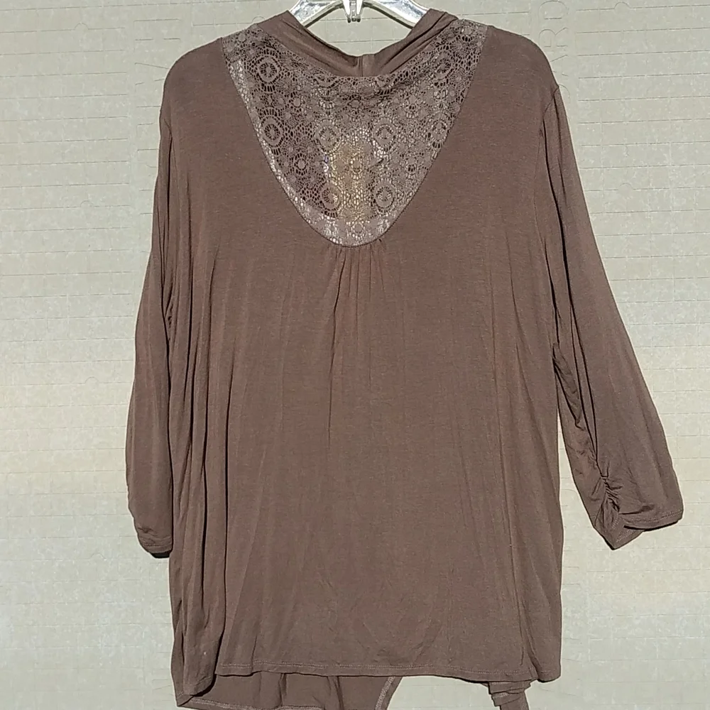 Late August Women Top.  NWT - Picture 4 of 4